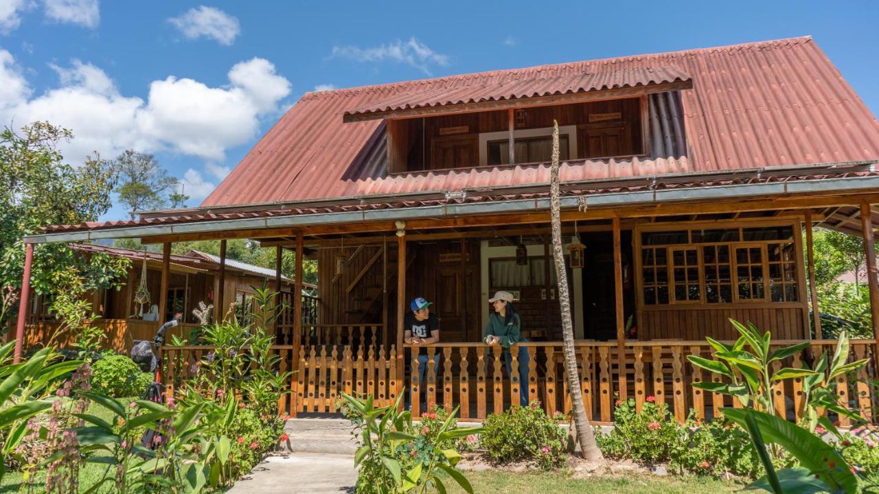Carolina Egg Gasthaus Oxapampa Exterior foto